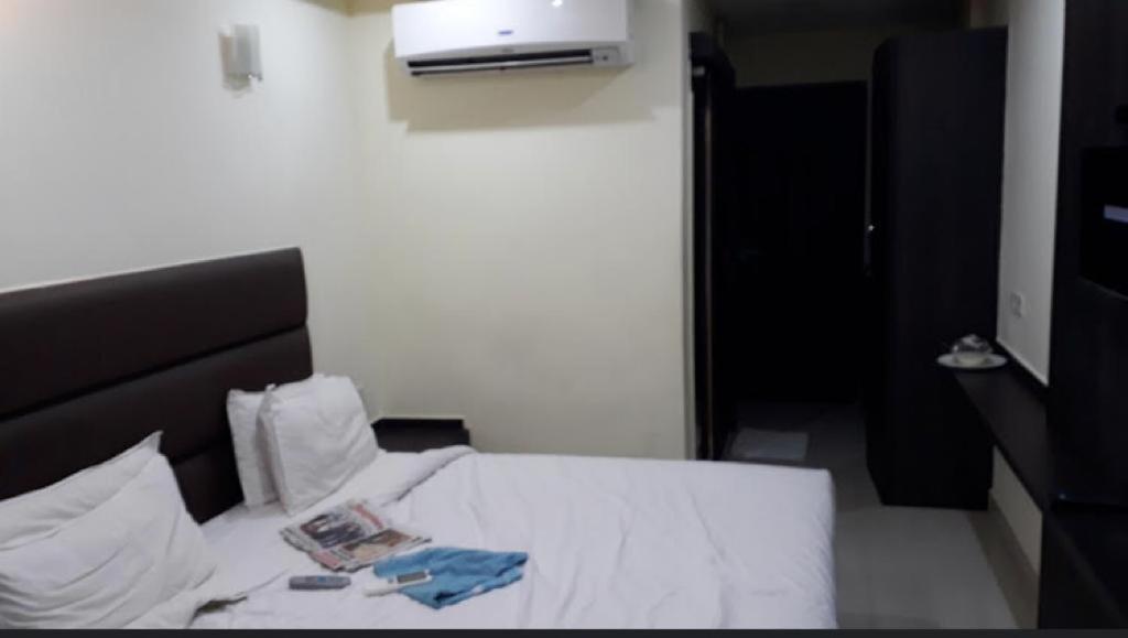 Ample Yard Hotel Madras Buitenkant foto